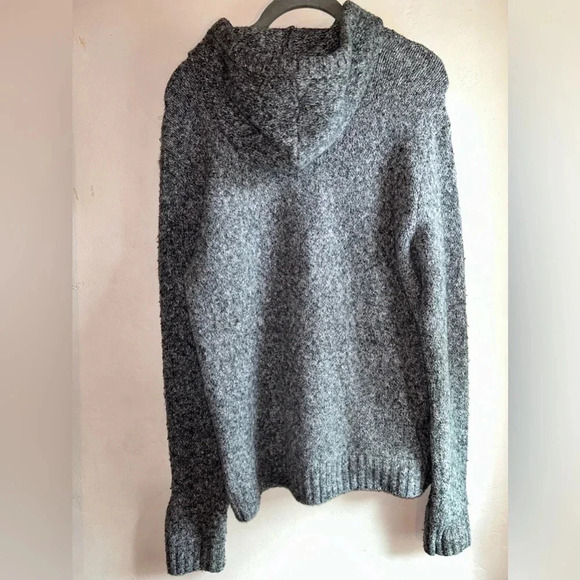 Men’s Old Navy size small hooded sweatshirt. Super warm + cozy. Grey. Like new! - Picture 5 of 7